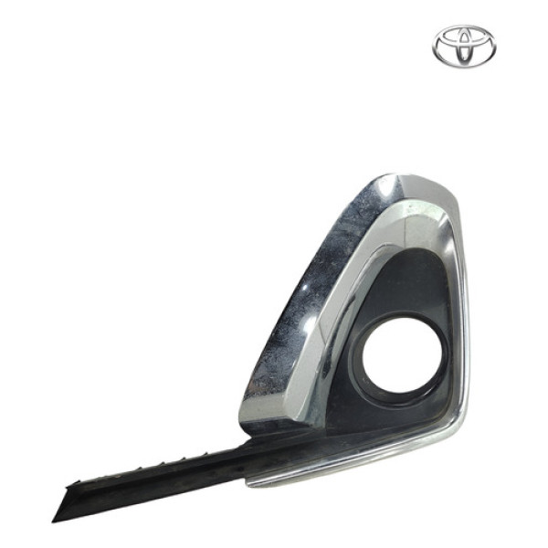 Moldura Acabamento Milha Dianteira Toyota Hilux 2016 2020 Cromado Direito