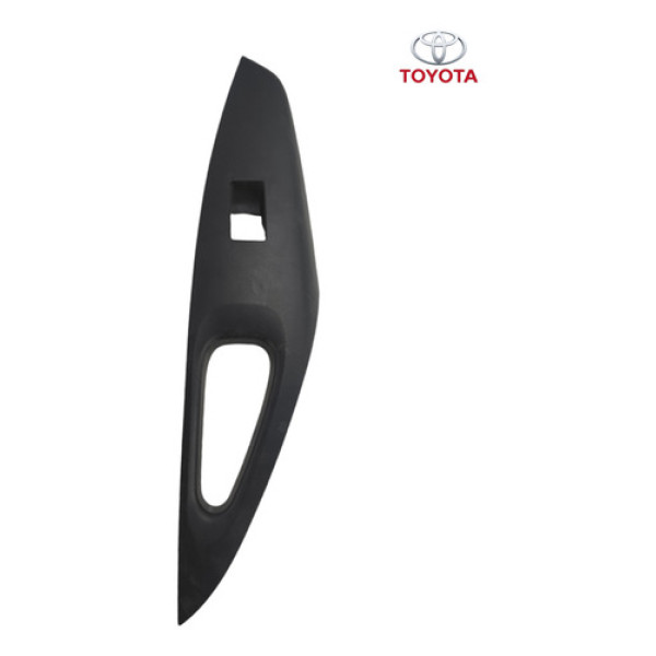 Moldura Botao Vidro Traseira Esquerda Toyota Corolla 2020